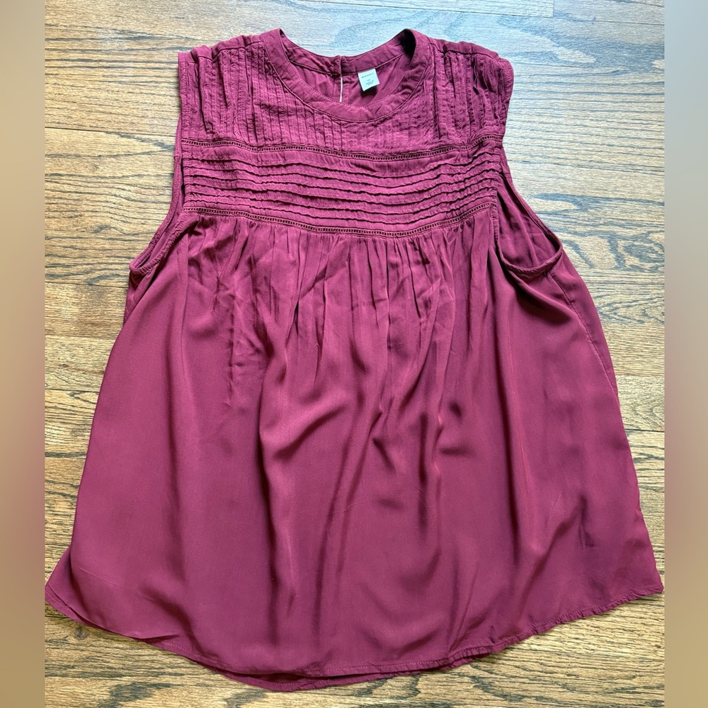 Old Navy Burgundy Sleeveless Blouse with Button Keyhole Back